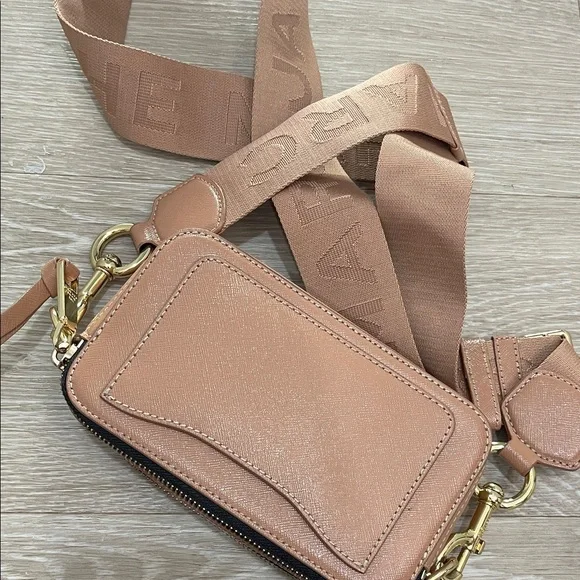 Marc Jacobs Pink Crossbody Bag with Gold Accents - Picture 7 of 8